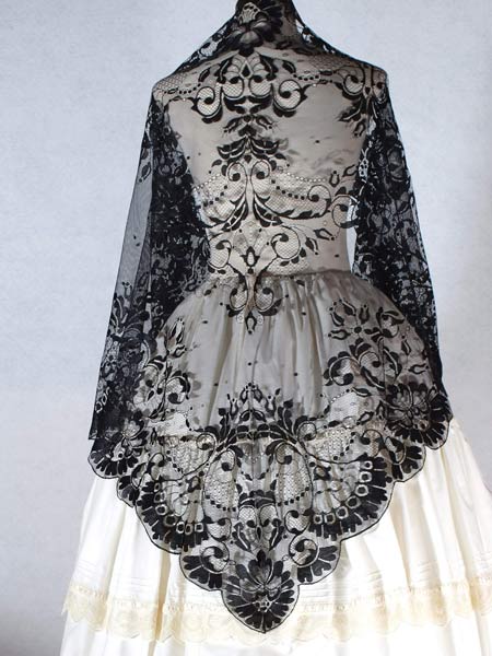 Mantilla de tres picos